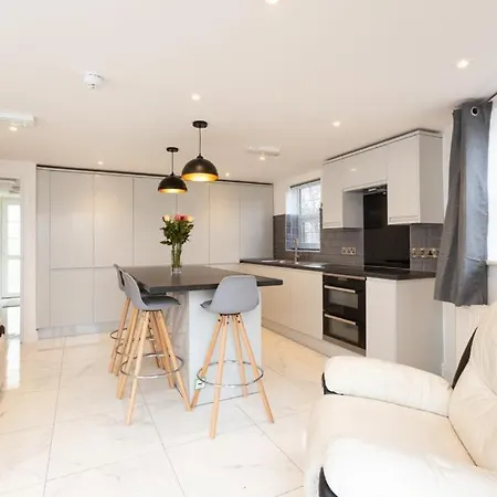 Проживание в семье Near Airbus & Rolls-royce, Southmead Hospital Бристоль
